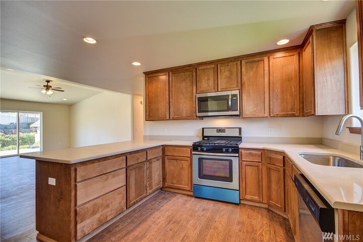 Property Photo: 1055 SW Harbor Vista Cir WA 98277