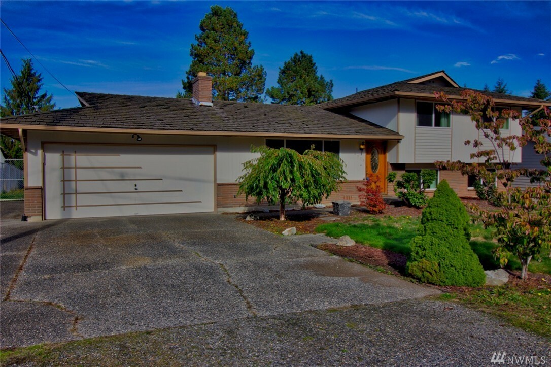 Property Photo:  2525 106th Place SE  WA 98208 