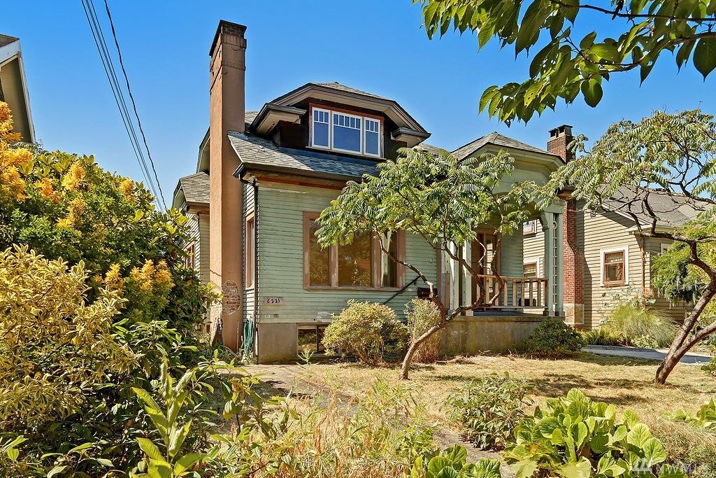 Property Photo:  6221 Greenwood Ave N  WA 98103 