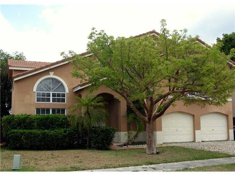 Property Photo: 4450 SW 154th Pl FL 33185