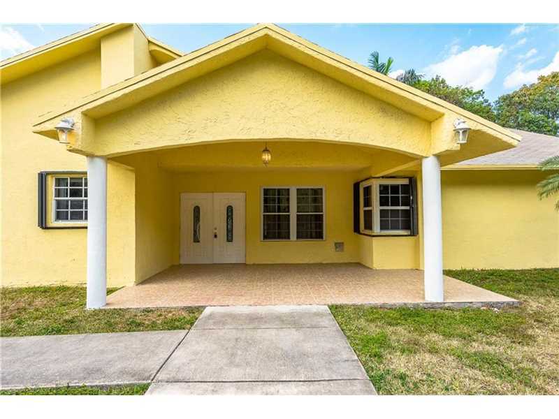 Property Photo: 19800 SW 14th Ct FL 33029