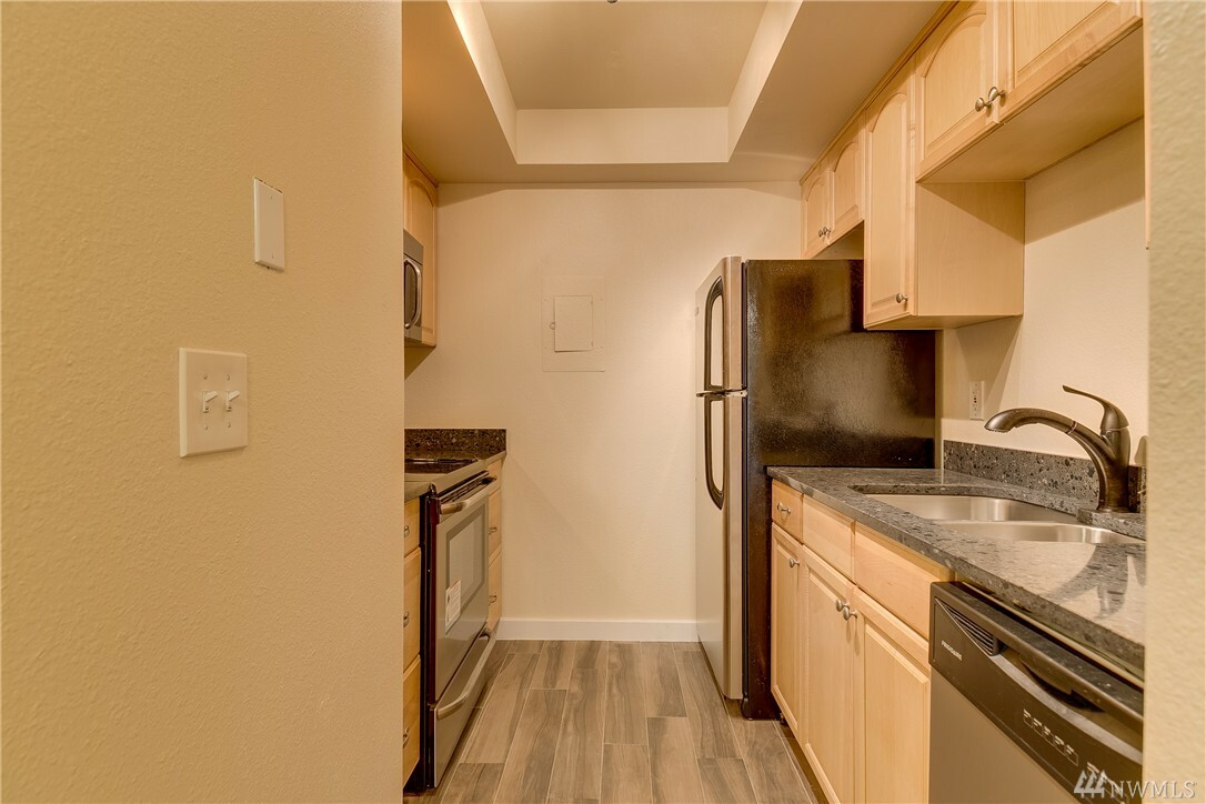 Property Photo: 14665 NE 34th St B-8 WA 98007