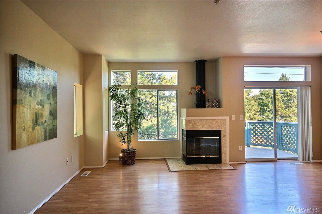 Property Photo:  2110 NW Pacific Elm Dr 2110  WA 98027 