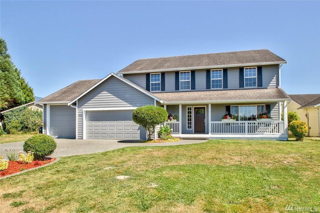 Property Photo:  941 Summer Meadows Ct  WA 98284 