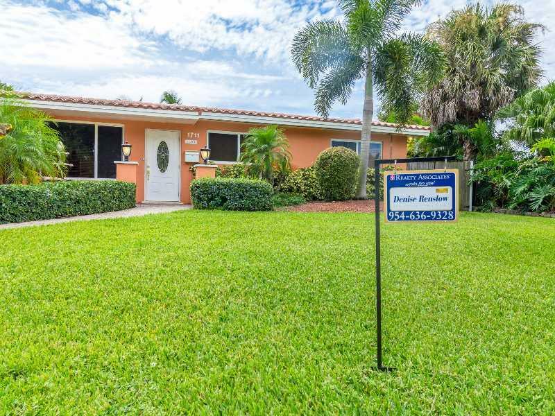 Property Photo:  1711 NW 88 Wy  FL 33024 