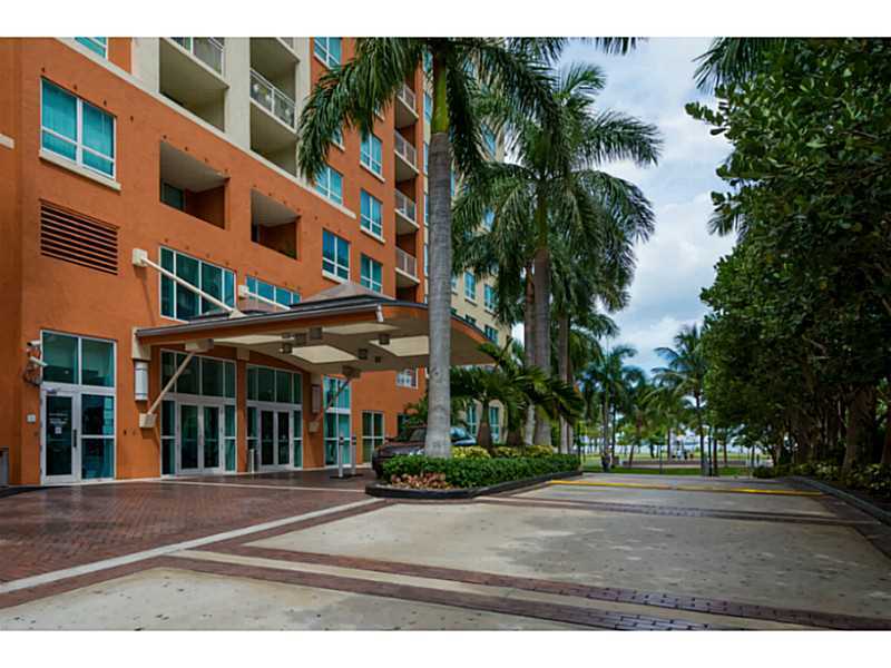 Property Photo:  2000 N Bayshore Dr 904  FL 33132 