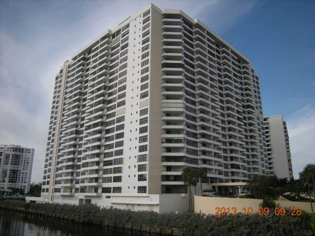 Property Photo: 2500 Parkview Dr 1401 FL 33009