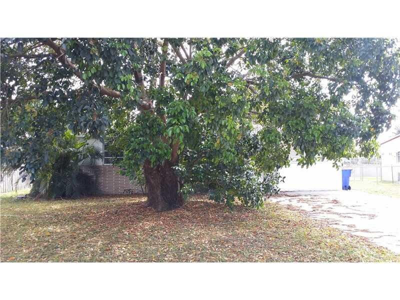Property Photo:  7120 Custer St  FL 33024 