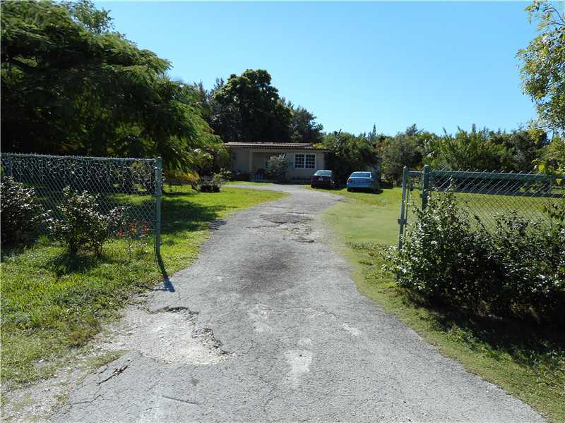 Property Photo: 9490 SW 104 St FL 33176