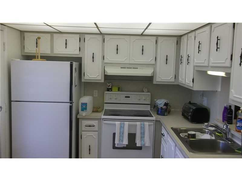 Property Photo:  205 SE 11 Te 407  FL 33004 