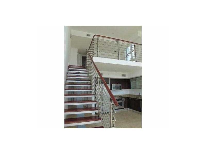 Property Photo: 41 SE 5 St 802 FL 33131