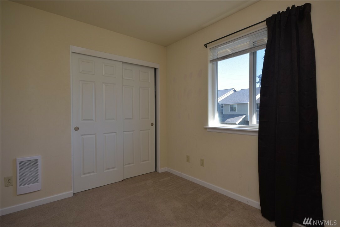 Property Photo:  563 NE Kettle St D3  WA 98277 