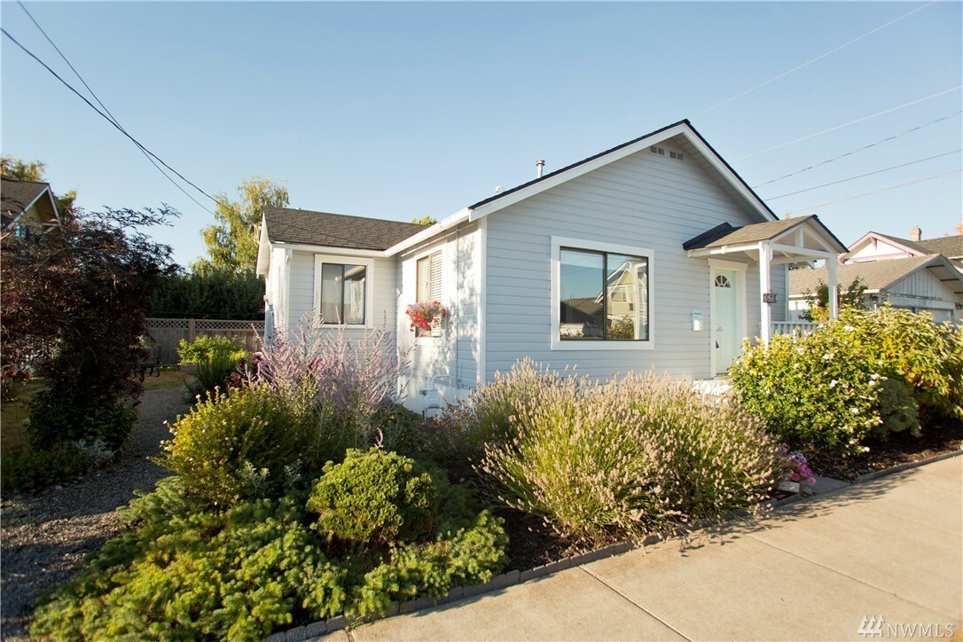 Property Photo:  509 E Maryland St  WA 98225 