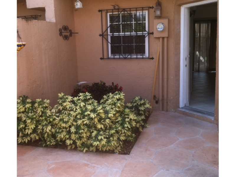 Property Photo: 1090 W 44 St 84 FL 33012