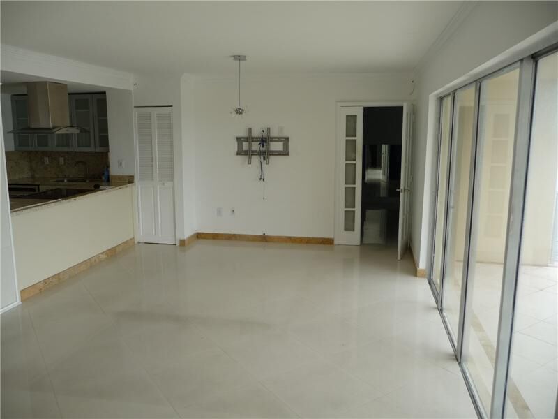 Property Photo: 11111 Biscayne Bl 6E FL 33181