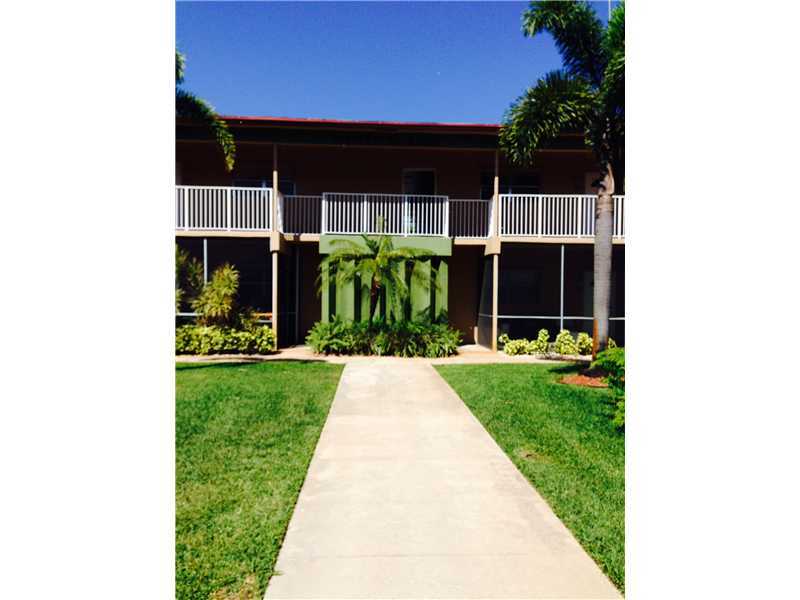 Property Photo: 411 S Crescent Dr 202 FL 33021