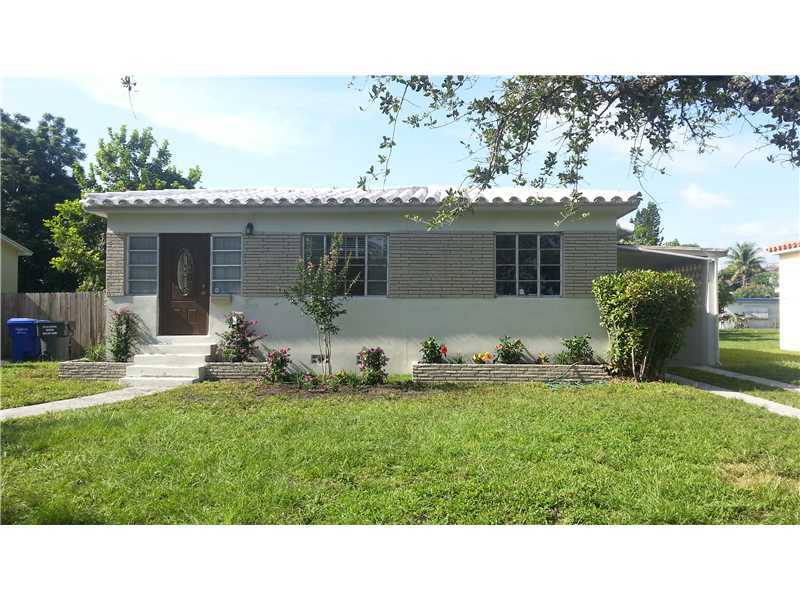 Property Photo:  2462 Washington St  FL 33020 