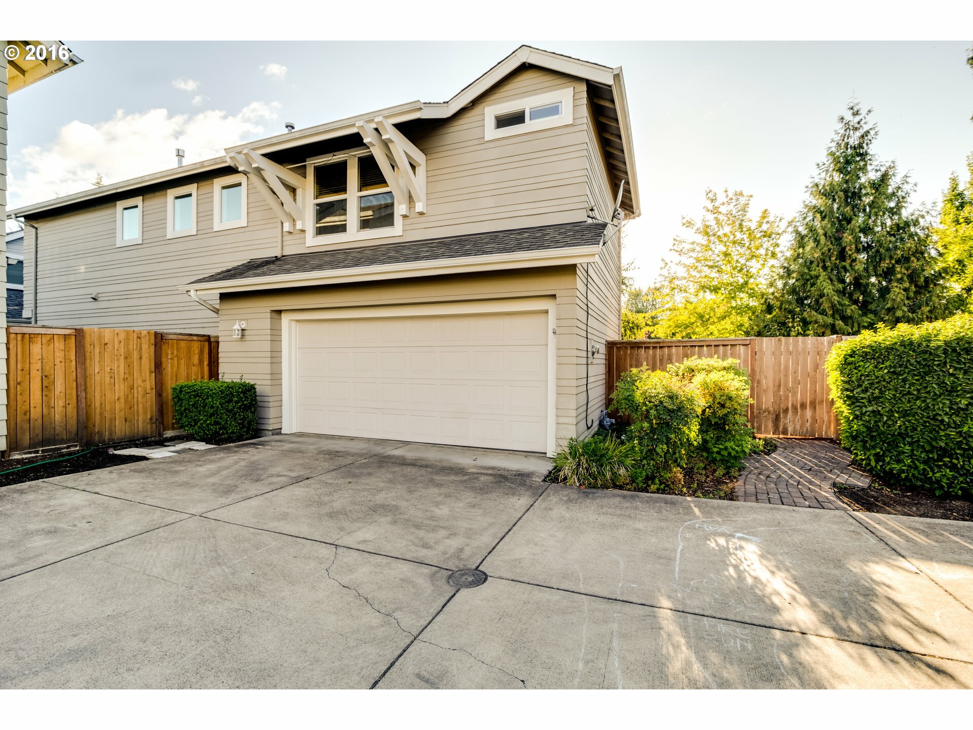 Property Photo: 1640 Riley Ln OR 97402