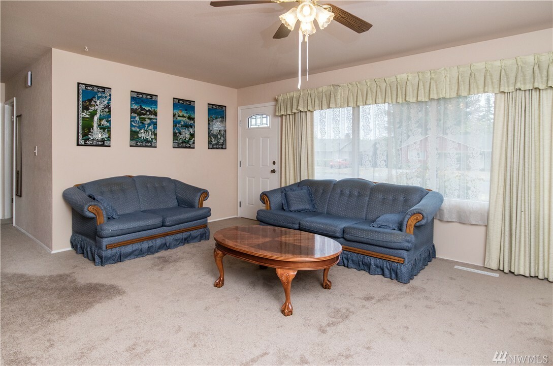 Property Photo: 804 5th Ave SE WA 98372