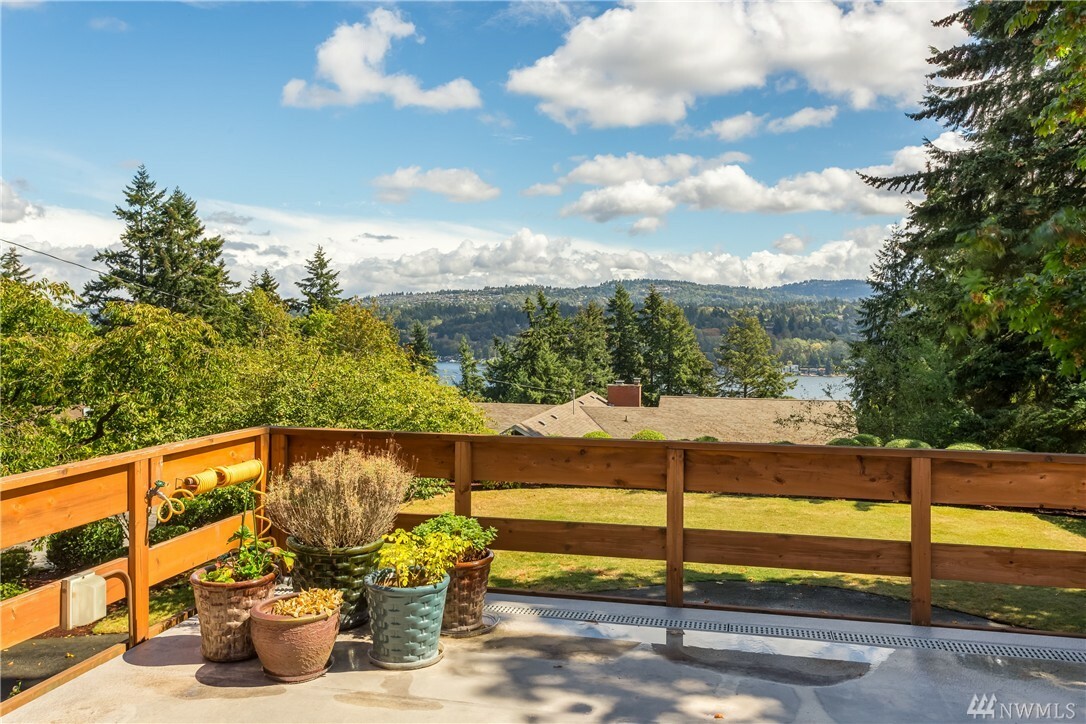 Property Photo: 9249 SE 59th St WA 98040