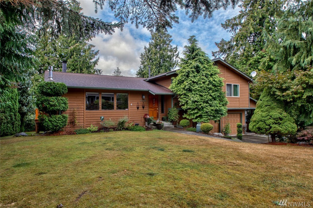 Property Photo:  109 N 38th Place  WA 98273 