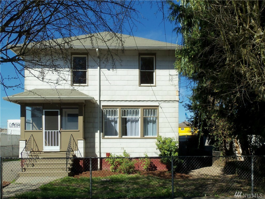 Property Photo:  746 S Elmgrove St  WA 98108 