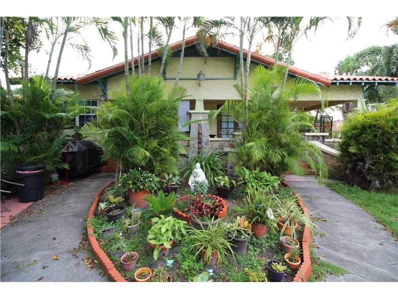 Property Photo:  100 SW 32nd Court Rd  FL 33135 