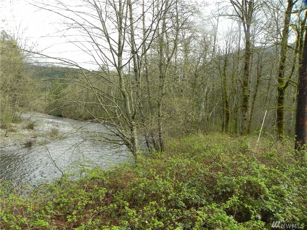 Property Photo:  470 Xx SE 162nd St  WA 98045 