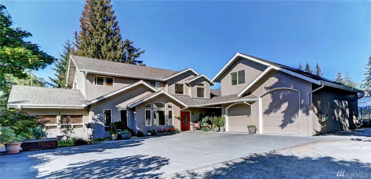 Property Photo:  11434 Newcastle Wy  WA 98006 