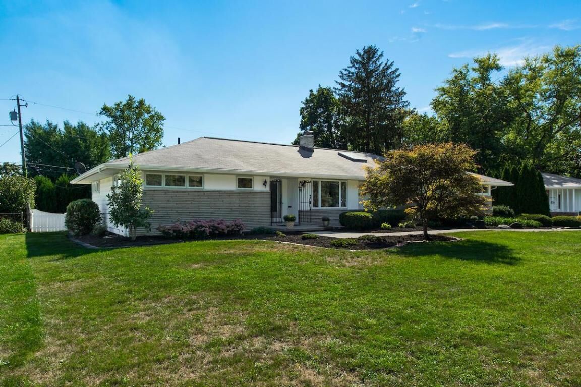 Property Photo: 1921 Harwitch Road OH 43221