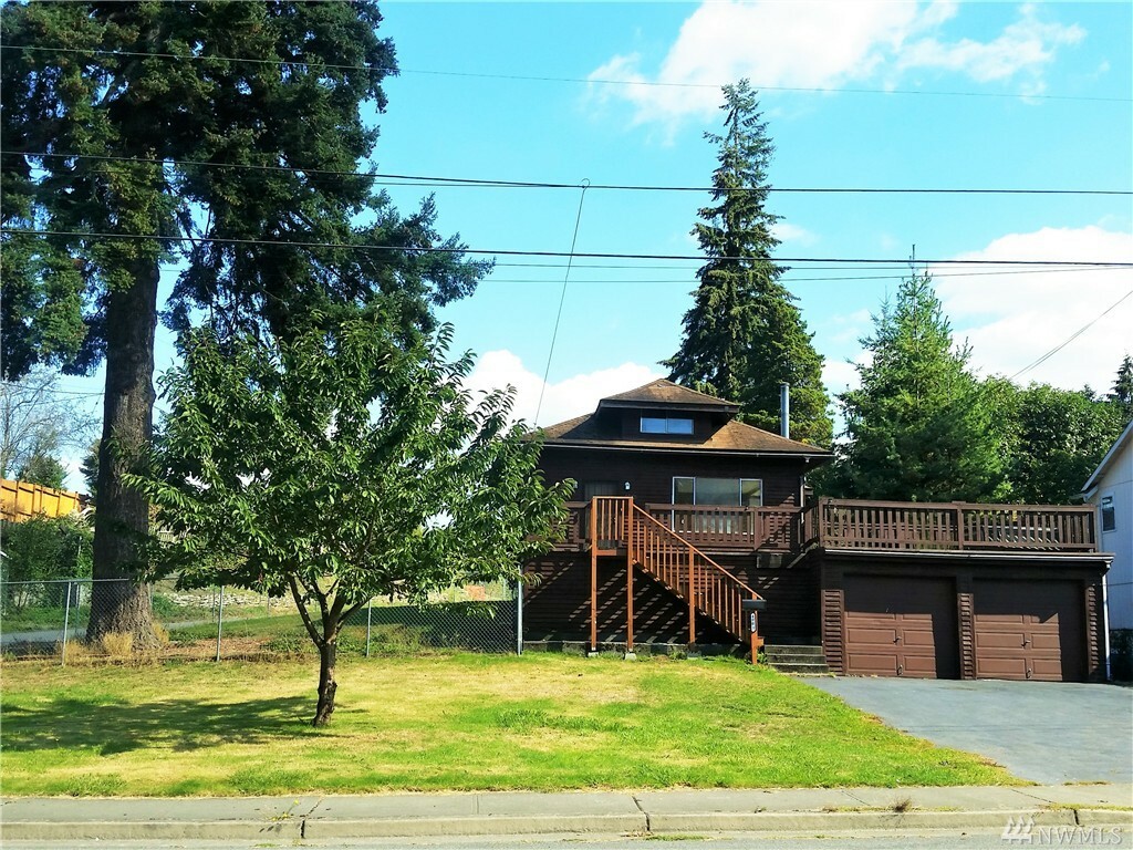 Property Photo:  4001 Grand Ave  WA 98201 