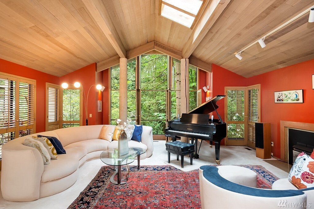 Property Photo: 13716 NE 28th St WA 98005