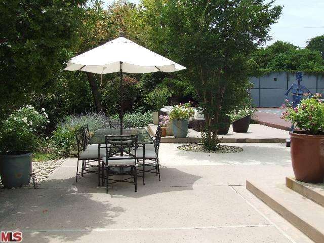 Property Photo:  521 Canon Dr  CA 90210 