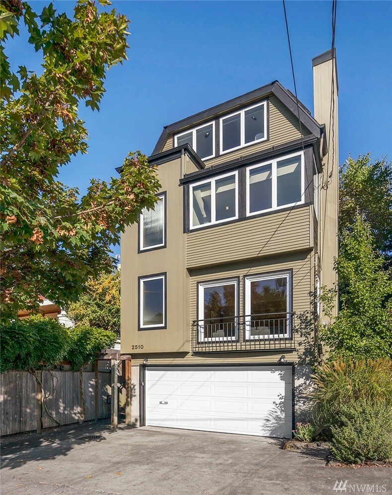 Property Photo: 2510 Yale Ave E WA 98102