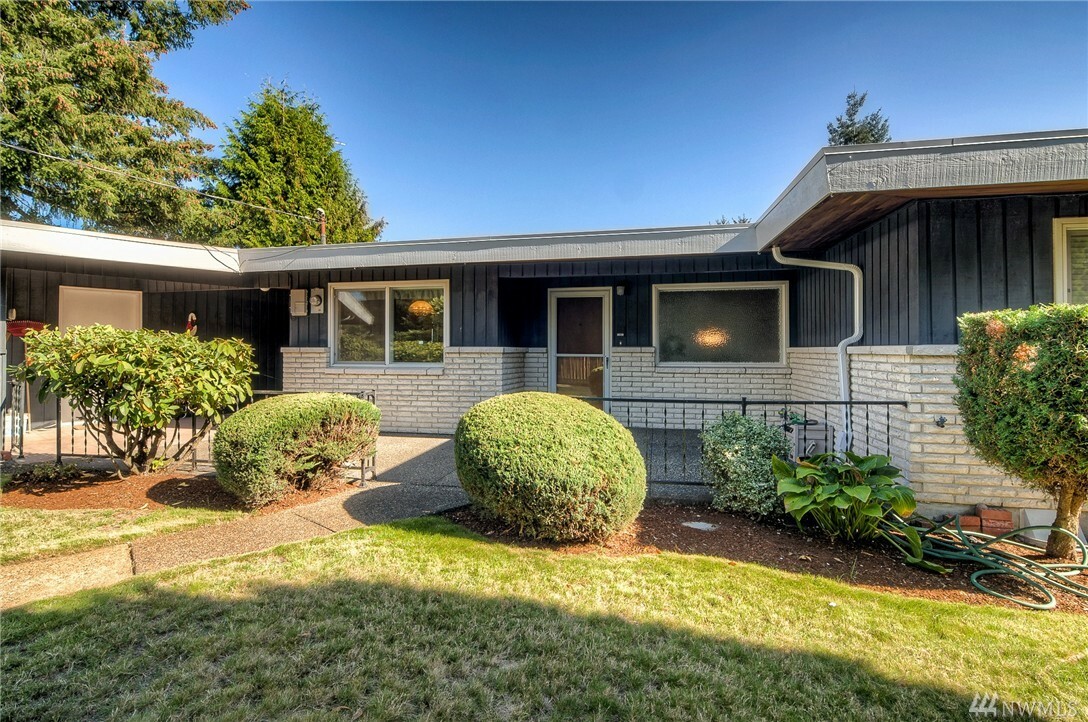 Property Photo:  507 S 145th St  WA 98168 