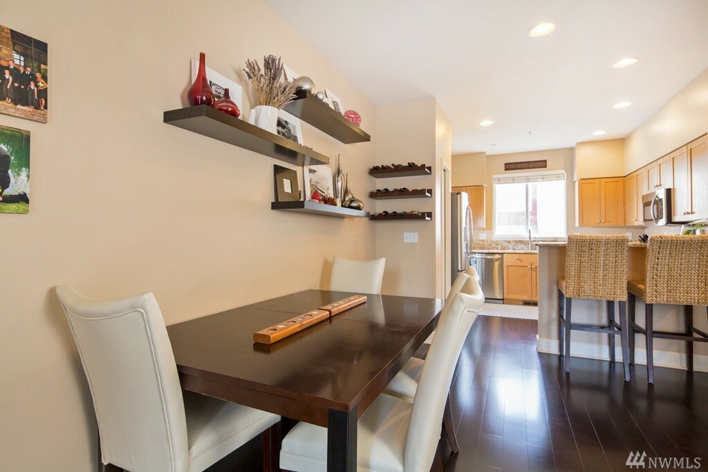 Property Photo: 9064 161st Ct NE 2602 WA 98052