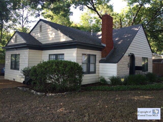 Property Photo: 1103 W Hopkins Street TX 78666