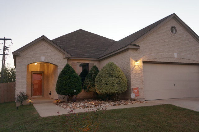 Property Photo: 231 Sunnyside Drive TX 78640