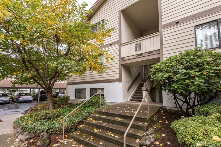 Property Photo:  220 NE Dogwood St B101  WA 98027 