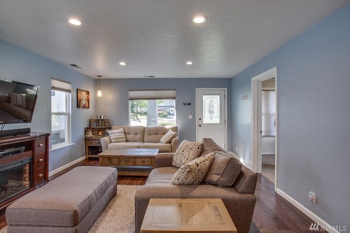 Property Photo:  21 S Delaware Ave  WA 98801