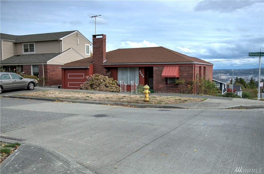 Property Photo:  3462 Belvidere Ave SW  WA 98126 