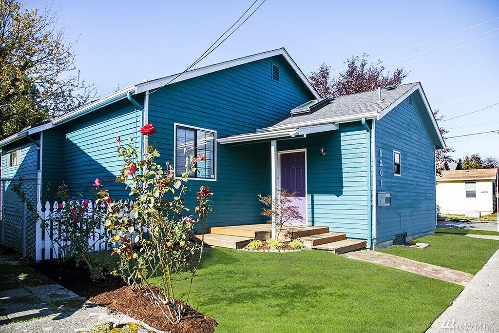 Property Photo: 5201 49th Avenue SW WA 98136