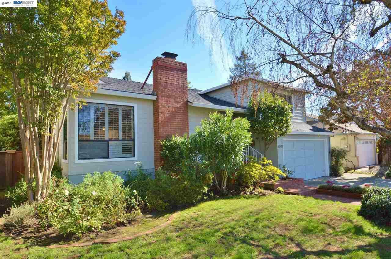 Property Photo:  19082 Gliddon St  CA 94546 