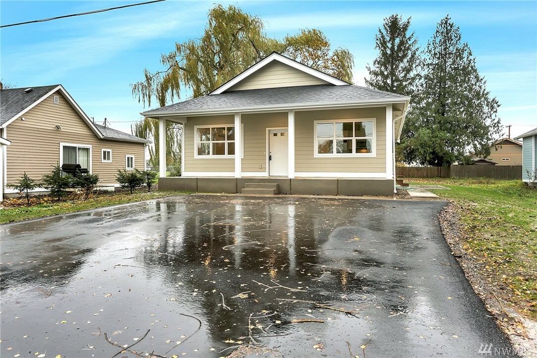 Property Photo:  235 Morton St  WA 98295 