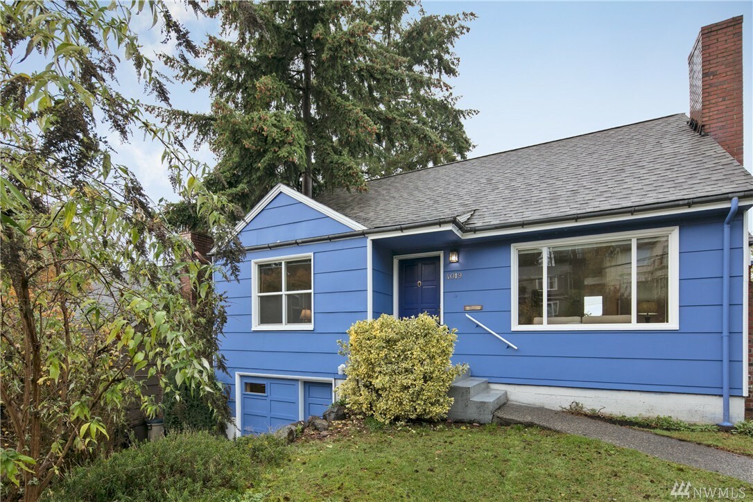 Property Photo:  4019 Phinney Ave N  WA 98103 