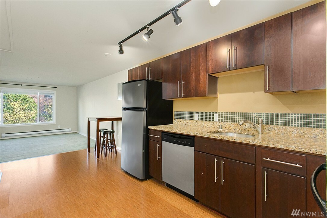 Property Photo:  1707 Boylston Ave 208  WA 98122 