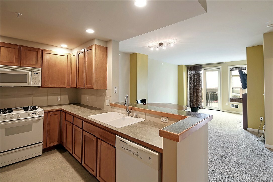 Property Photo: 2607 Western Ave 204 WA 98121