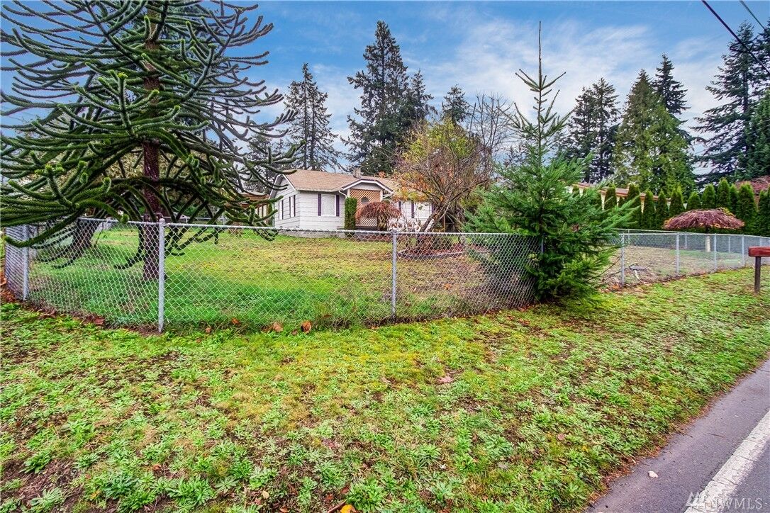 Property Photo:  7806 Upper Ridge Road  WA 98203 
