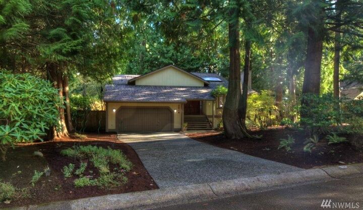 Property Photo:  2214 Sahalee Dr E  WA 98074 