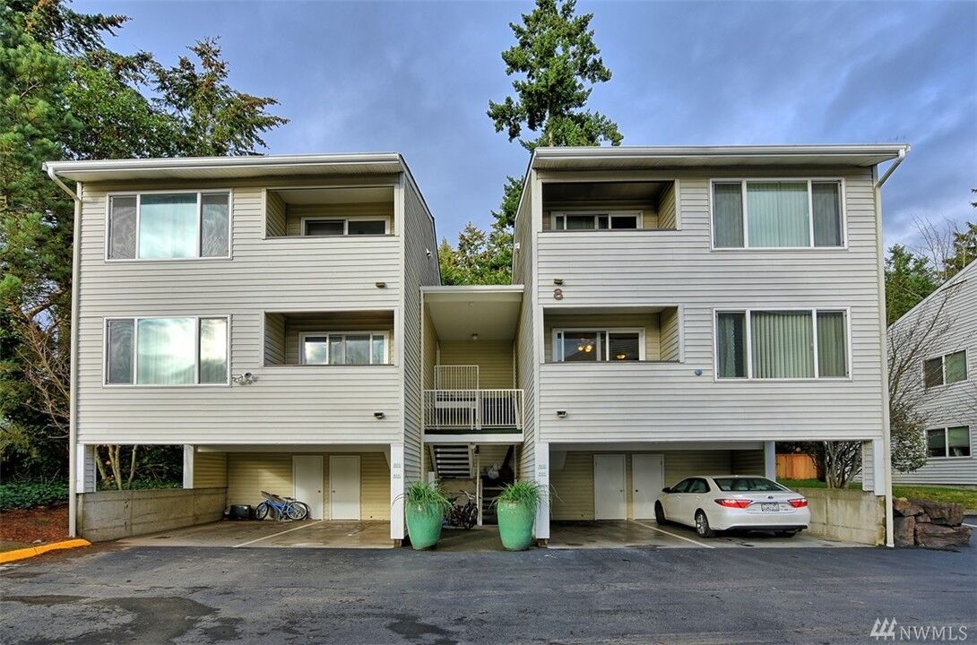 Property Photo:  20301 19th Ave NE 812  WA 98155 